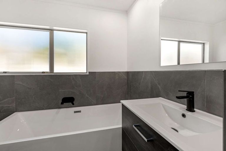 Photo of property in 354 Royal Road, Massey, Auckland, 0614