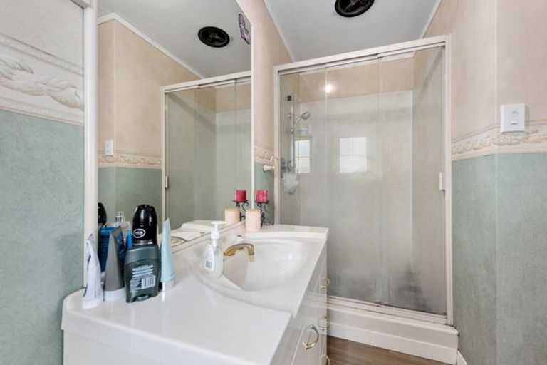 Photo of property in 20 Montana Road, Totara Park, Upper Hutt, 5018