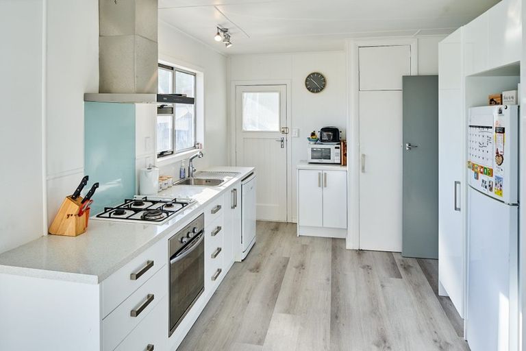 Photo of property in 15 Wright Street, Wainuiomata, Lower Hutt, 5014