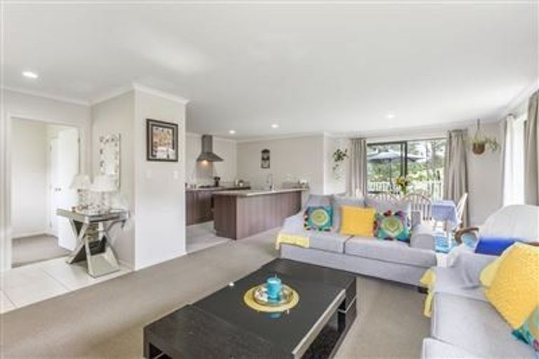 Photo of property in 21h Bonita Avenue, Stanmore Bay, Whangaparaoa, 0932