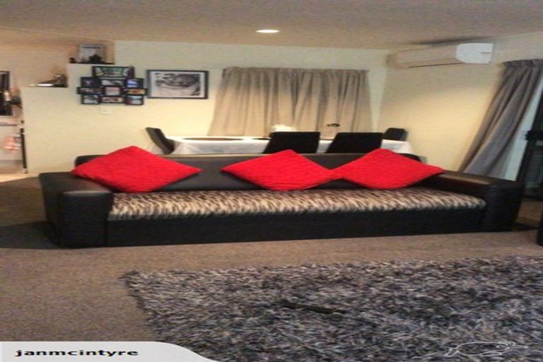 Photo of property in 2/104 Blockhouse Road, Avondale, Auckland, 1026