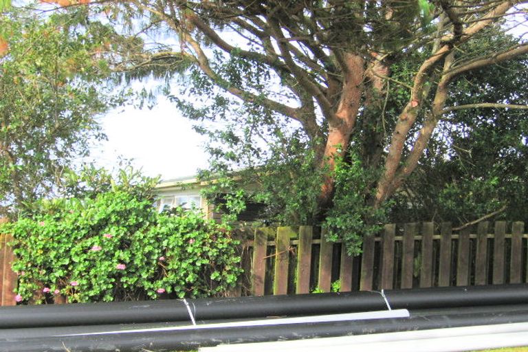 Photo of property in 6 Fairway Avenue, Red Beach, 0932