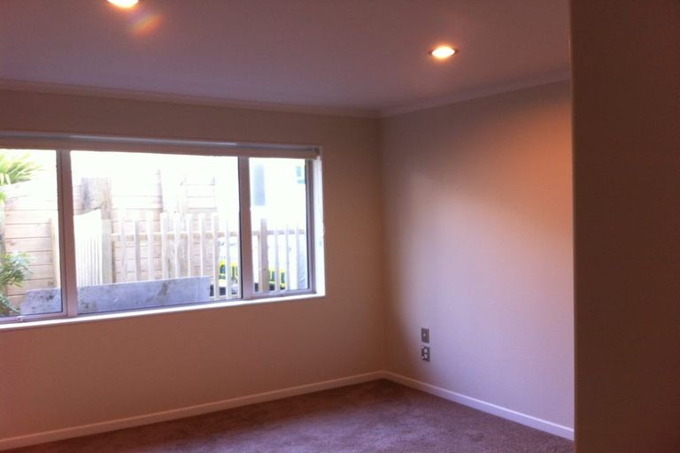 Photo of property in 40 Corricvale Way, Northcross, Auckland, 0630