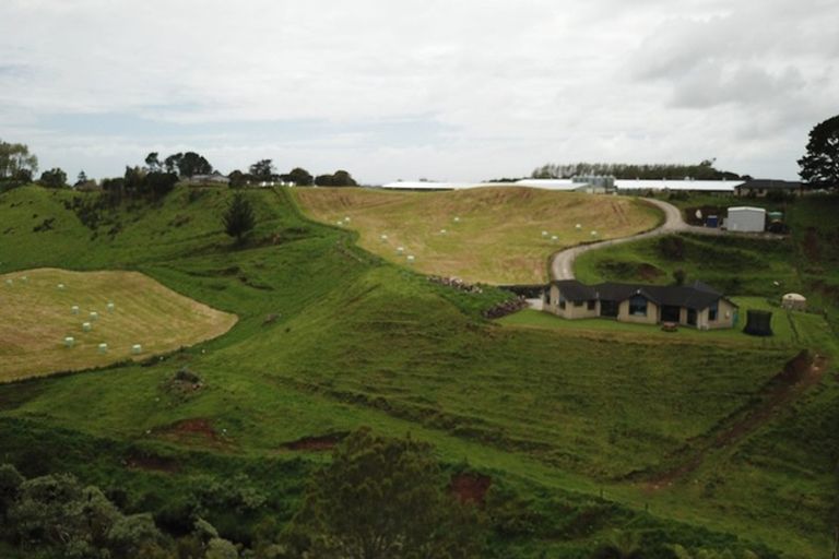 Photo of property in 326 Paraite Road, Paraite, New Plymouth, 4373