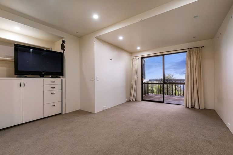 Photo of property in 922 West Coast Road, Waiatarua, Auckland, 0604