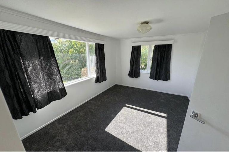 Photo of property in 143 Edmonton Road, Te Atatu South, Auckland, 0610