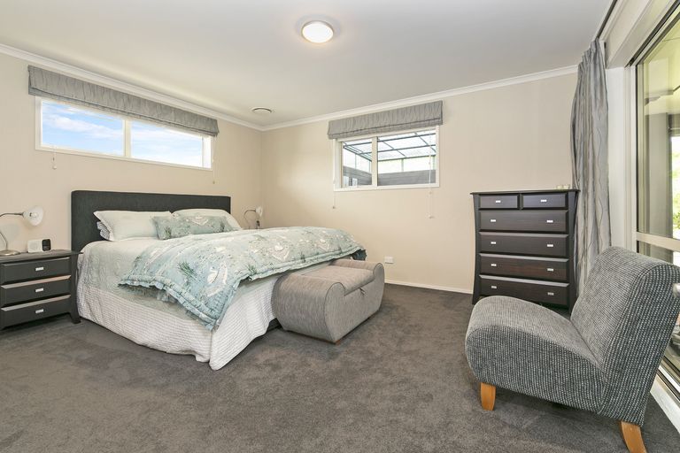 Photo of property in 23 Applemoors Way, Riverhead, 0820