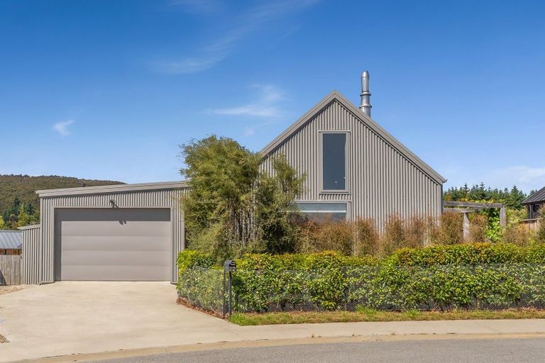 Photo of property in 22 Robrosa Street, Wanaka, 9305