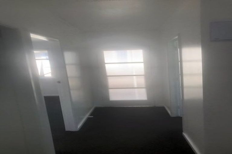 Photo of property in 9 Kotuku Street, Te Atatu Peninsula, Auckland, 0610