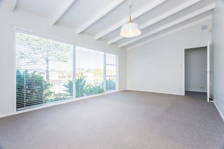 Photo of property in 46 Woodstock Road, Forrest Hill, Auckland, 0620