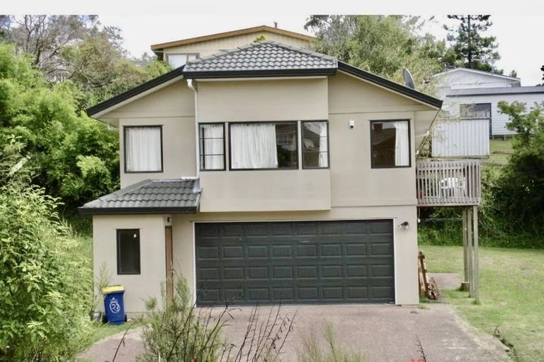 Photo of property in 23 Springside Place, New Lynn, Auckland, 0600