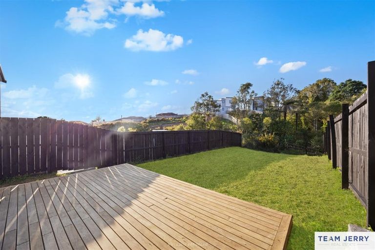 Photo of property in 49b Crestview Rise, Papakura, 2110