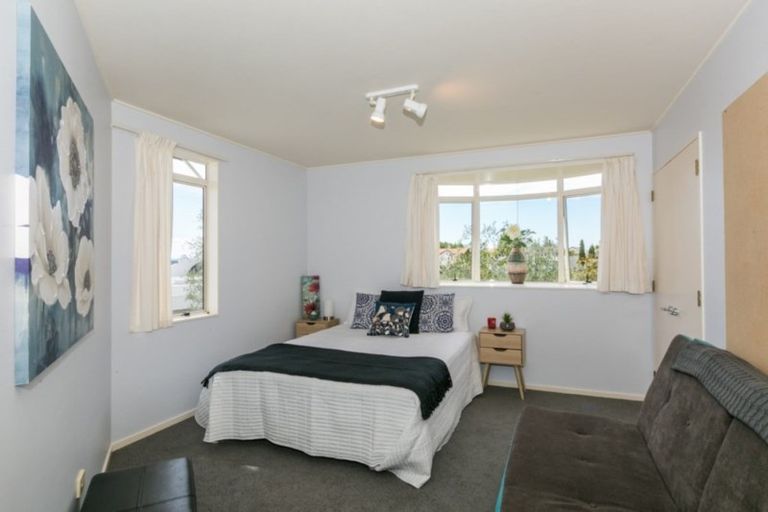 Photo of property in 15 Woodford Heights, Havelock North, 4130