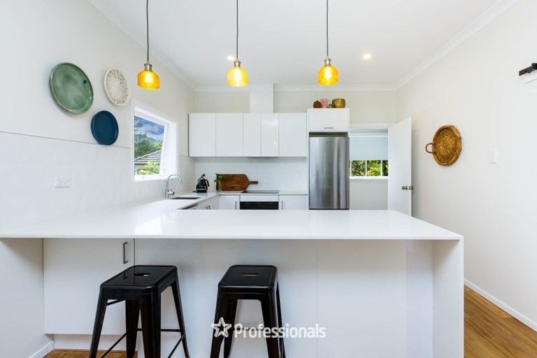 Photo of property in 43 Wyndham Road, Pinehaven, Upper Hutt, 5019