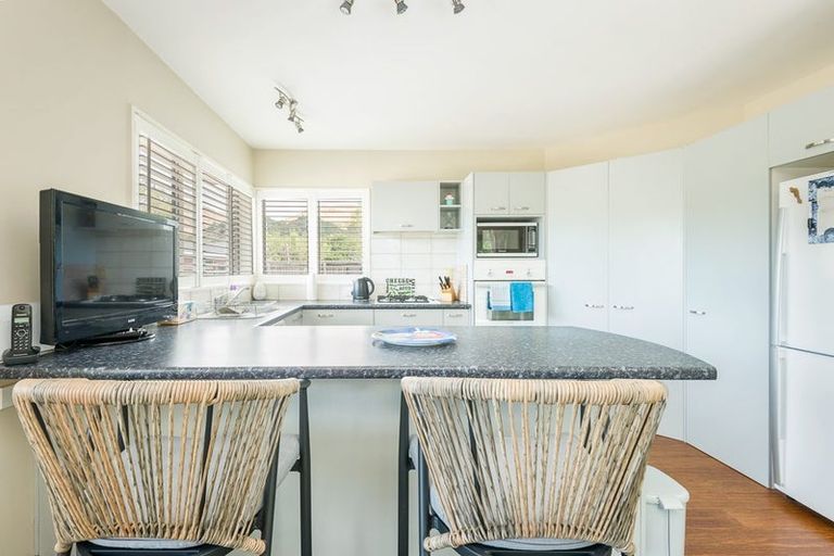 Photo of property in 24 Wendy Place, Heathcote Valley, Christchurch, 8022