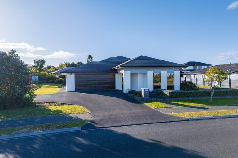 Photo of property in 16 Stace Hopper Drive, One Tree Point, 0118