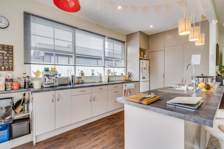 Photo of property in 119 Bowhill Road, New Brighton, Christchurch, 8083