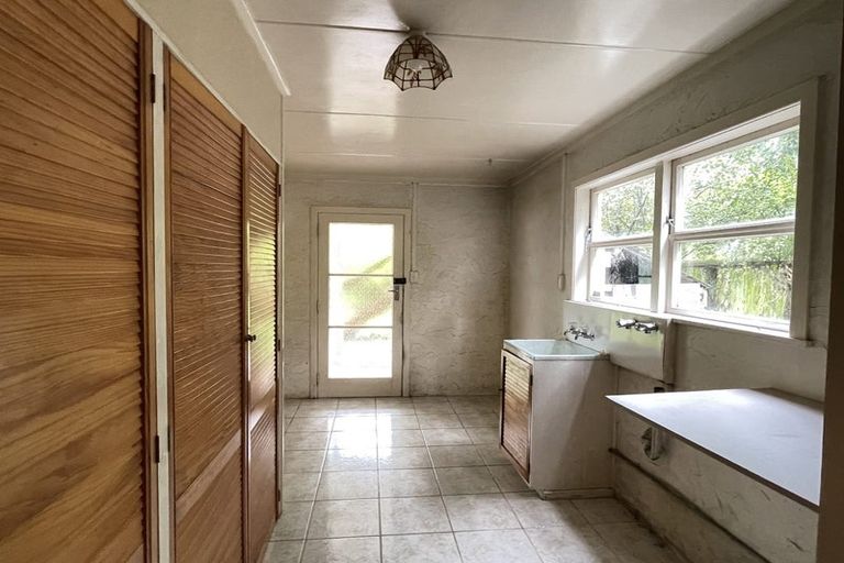 Photo of property in 5 Croydon Road, New Lynn, Auckland, 0600