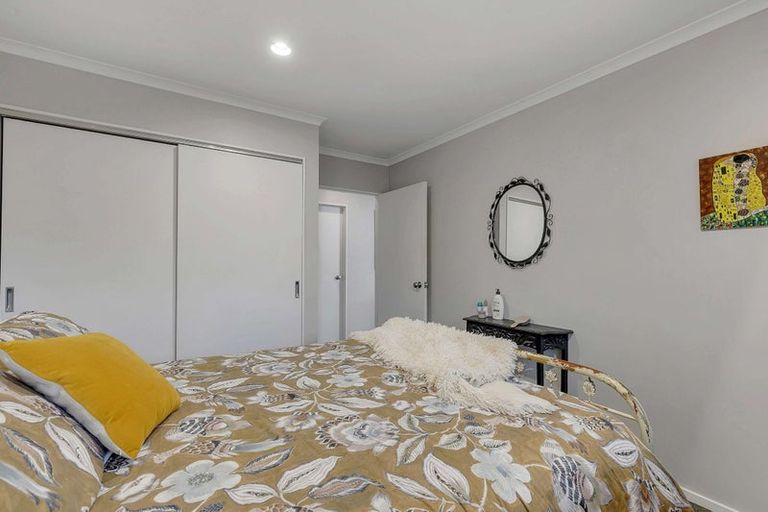 Photo of property in 37 Apple Terrace, Ranui, Porirua, 5024