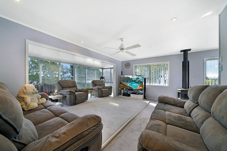 Photo of property in 4 Seakens Way, Glen Eden, Auckland, 0602