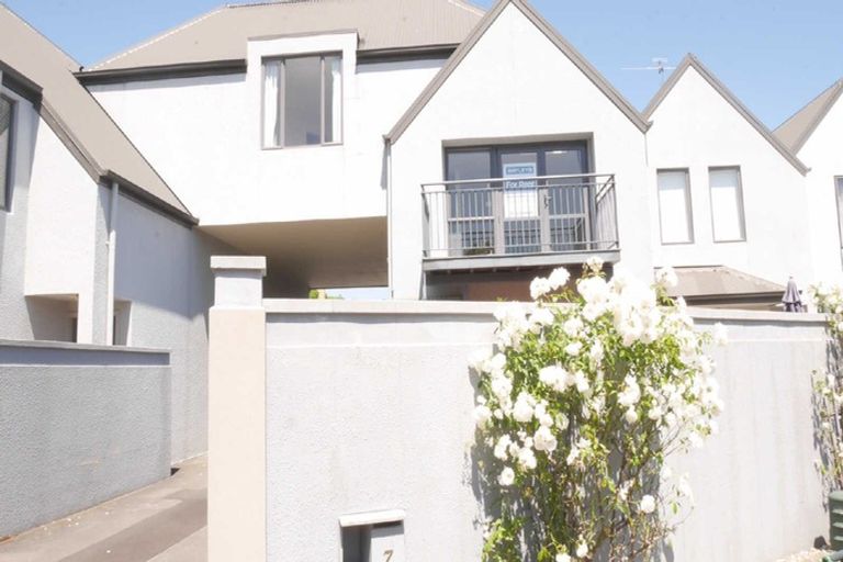 Photo of property in 7 Oakford Close, Riccarton, Christchurch, 8011