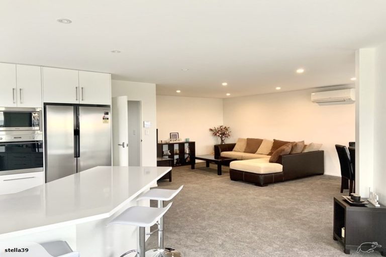 Photo of property in 1/60 Moncks Spur Road, Redcliffs, Christchurch, 8081