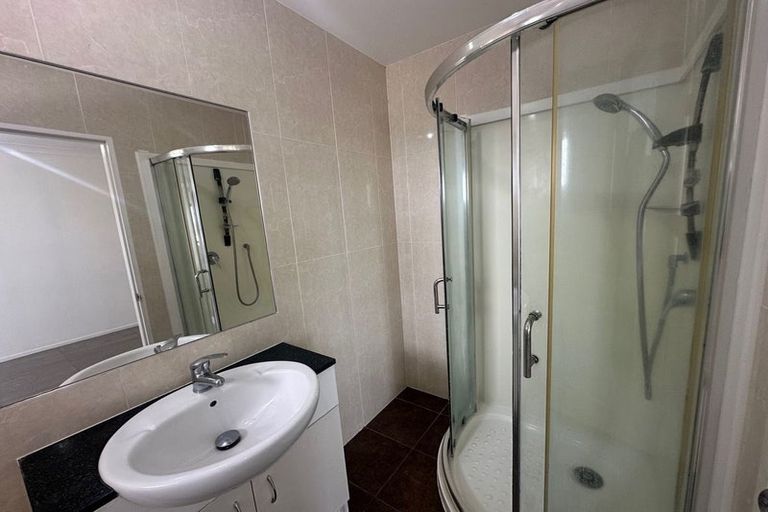 Photo of property in 16 Mangerton Lane, East Tamaki Heights, Auckland, 2016