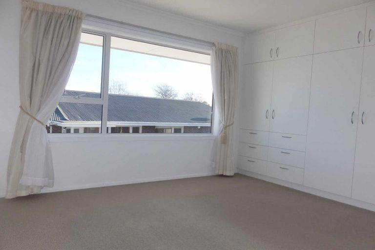 Photo of property in 2/11 Powell Crescent, Ilam, Christchurch, 8041