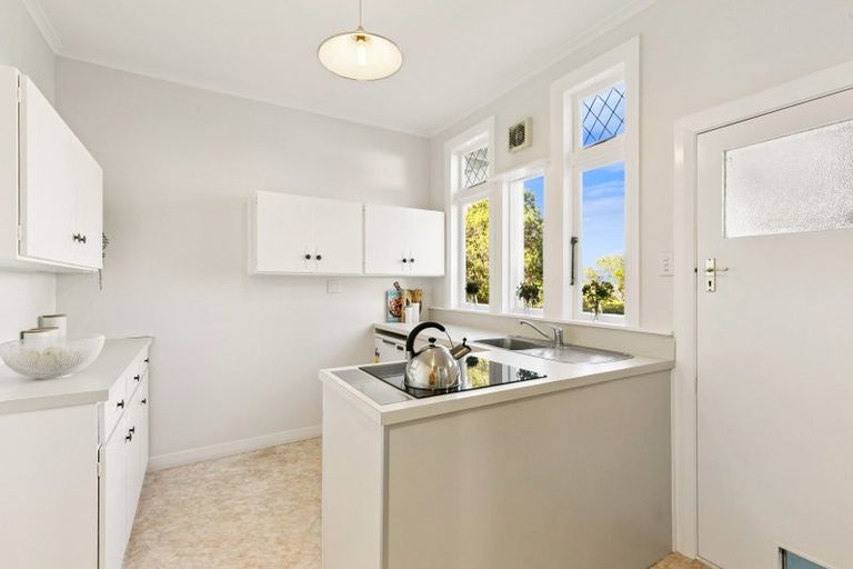 Photo of property in 79 Ranui Crescent, Khandallah, Wellington, 6035