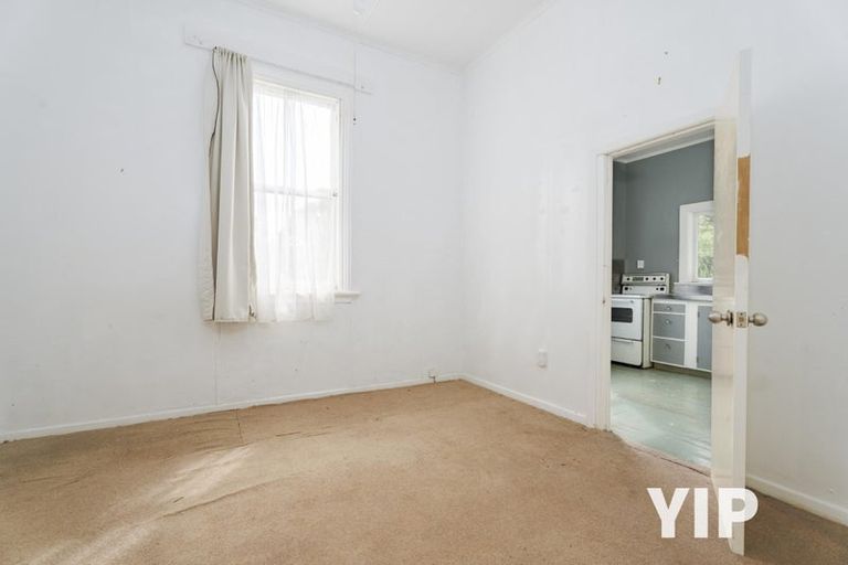 Photo of property in 190 Newlands Road, Newlands, Wellington, 6037