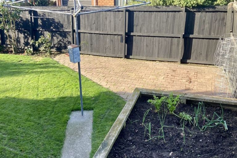 Photo of property in 2/50 Chipping Lane, Redwood, Christchurch, 8051