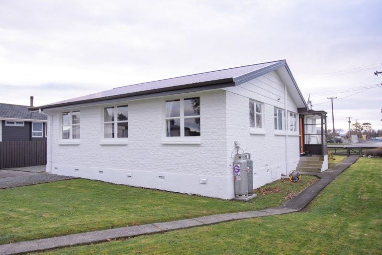 Photo of property in 16 Great North Road, Winton, 9720