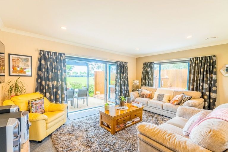 Photo of property in 54 Realm Drive, Paraparaumu, 5032