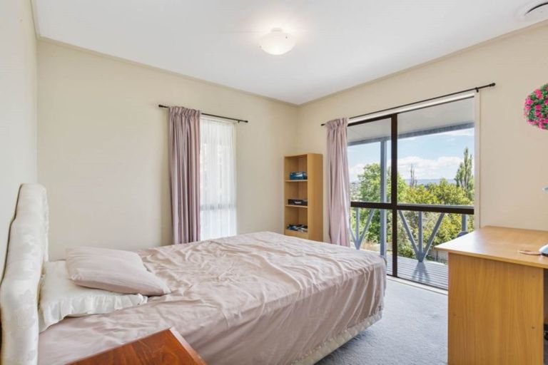 Photo of property in 8 Gillan Place, Bayview, Auckland, 0629