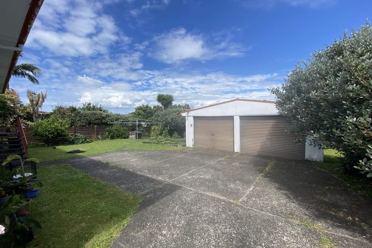 Photo of property in 60 Casuarina Road, Half Moon Bay, Auckland, 2012