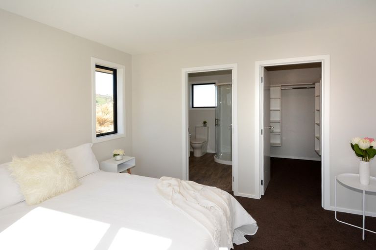 Photo of property in 43 Awa Toru Drive, Fairfield, Dunedin, 9018