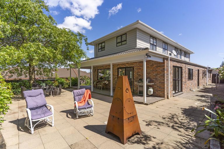 Photo of property in 27 Lexington Drive, Botany Downs, Auckland, 2010