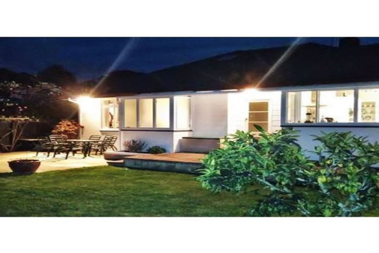 Photo of property in 30 Karu Crescent, Waikanae, 5036