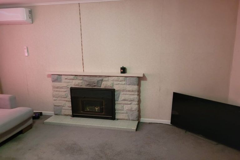 Photo of property in 15 Tiki Street, New Lynn, Auckland, 0600