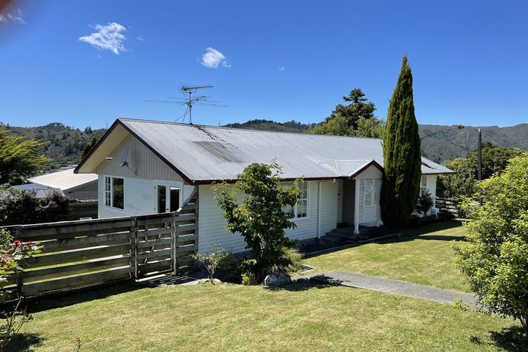 Photo of property in 23 Greenwich Grove, Stokes Valley, Lower Hutt, 5019