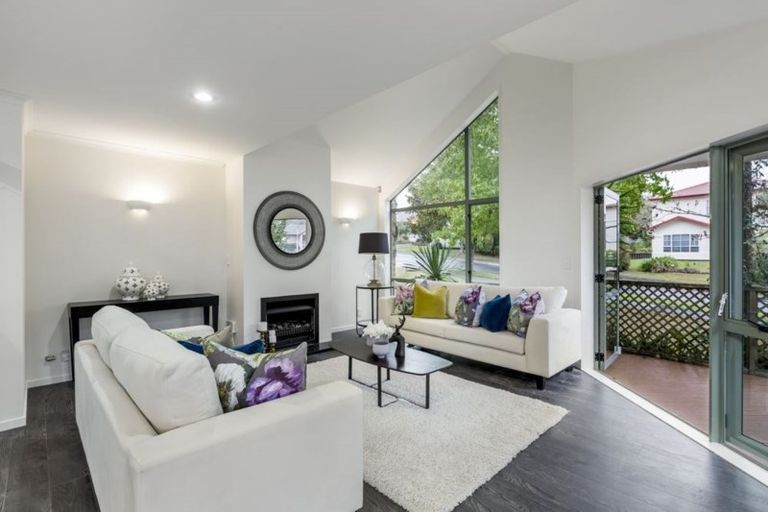 Photo of property in 2 Lucas Way, Albany, Auckland, 0632