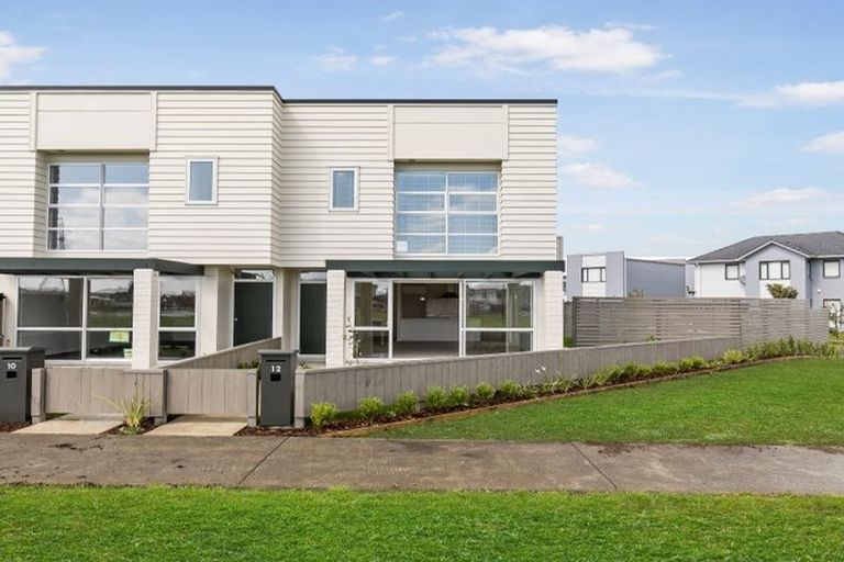 Photo of property in 12 Huke Lane, Takanini, 2112