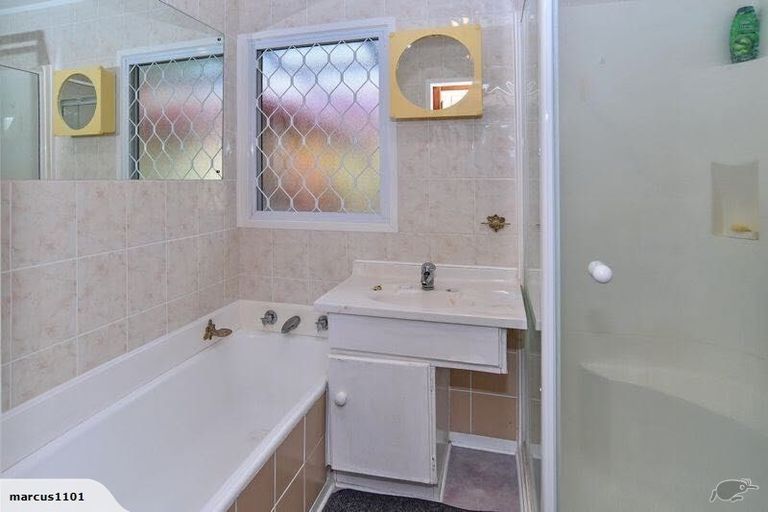 Photo of property in 15 Bundena Place, Clendon Park, Auckland, 2103
