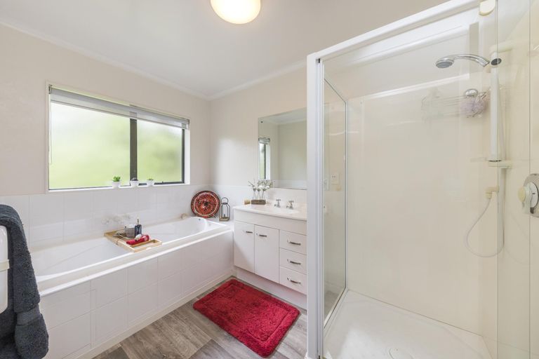 Photo of property in 234 Polson Hill Drive, Aokautere, Palmerston North, 4471