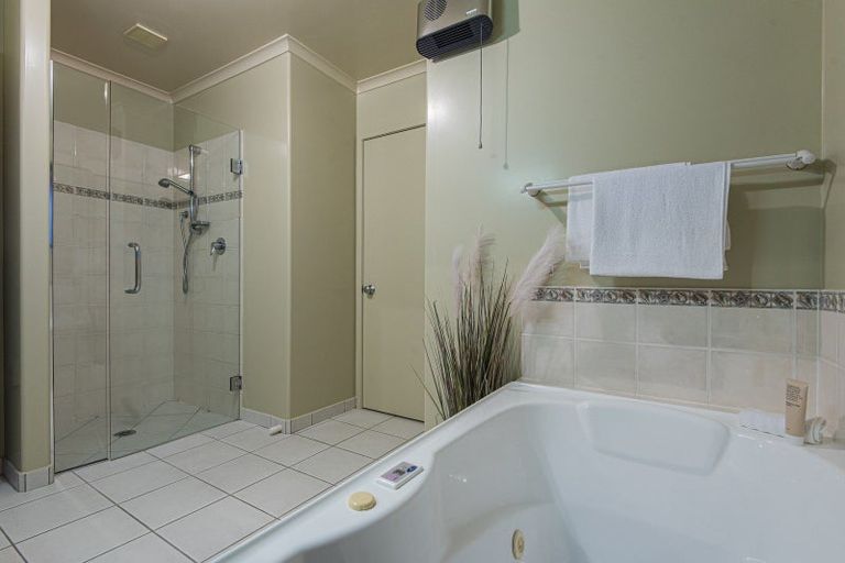 Photo of property in 209a One Tree Point Road, One Tree Point, 0118