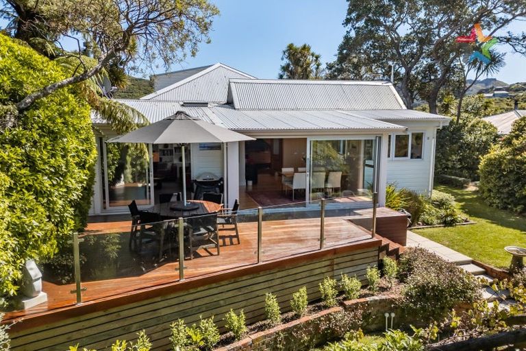 Photo of property in 100 Korokoro Road, Korokoro, Lower Hutt, 5012