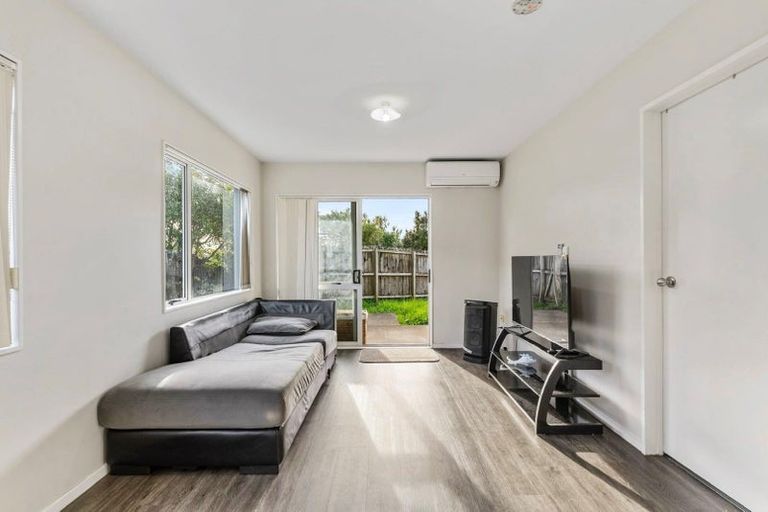 Photo of property in 9/242 Great North Road, Henderson, Auckland, 0612