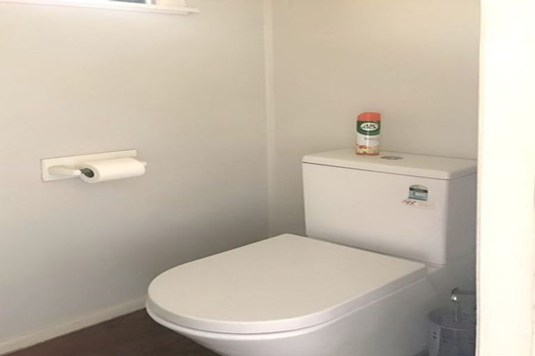 Photo of property in 33 Glenview Road, Glen Eden, Auckland, 0602