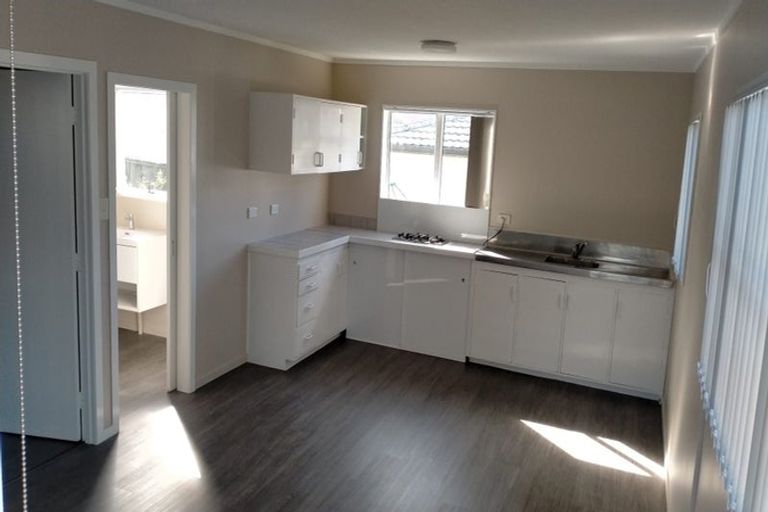 Photo of property in 66 Golf Road, New Lynn, Auckland, 0600