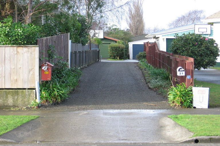 Photo of property in 21 Mokau Place, Terrace End, Palmerston North, 4410
